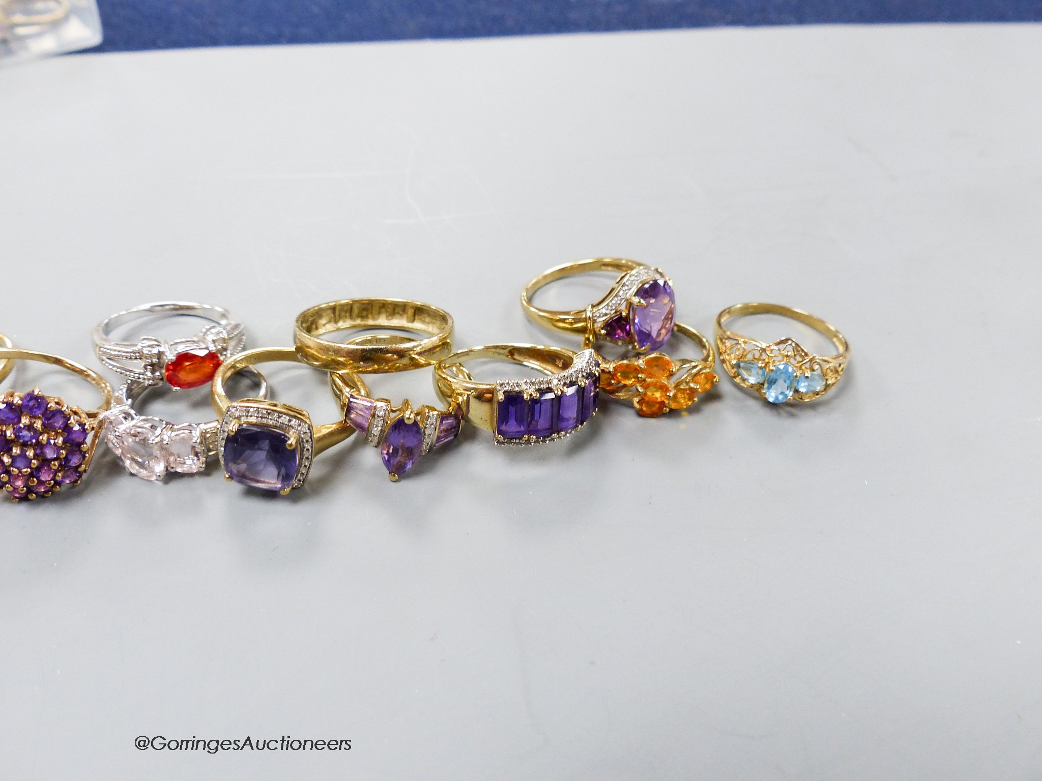 Twenty assorted modern 9ct or 9k and gem set dress rings, gross 60 grams.